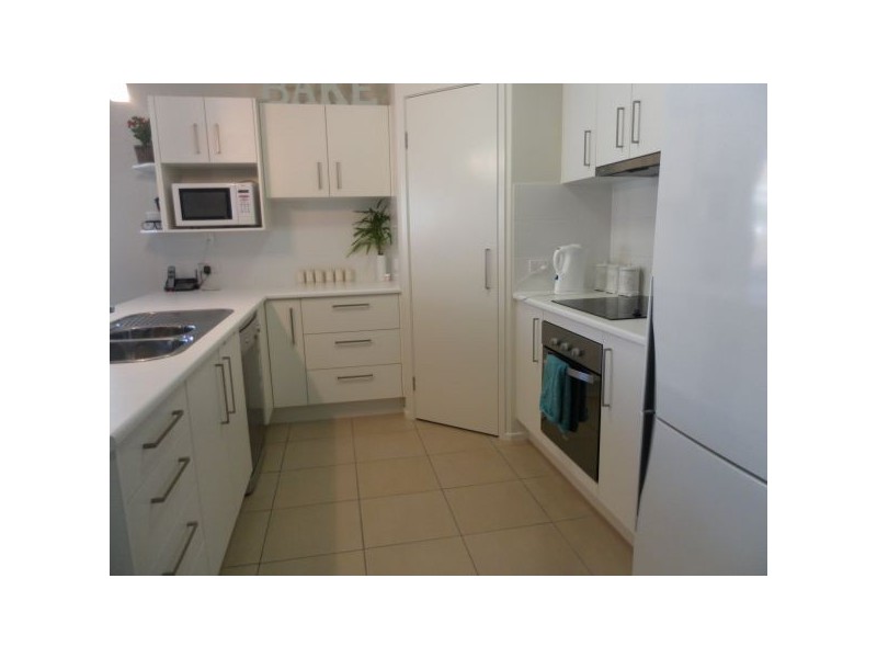 2A Whiteoak St, Sippy Downs QLD 4556