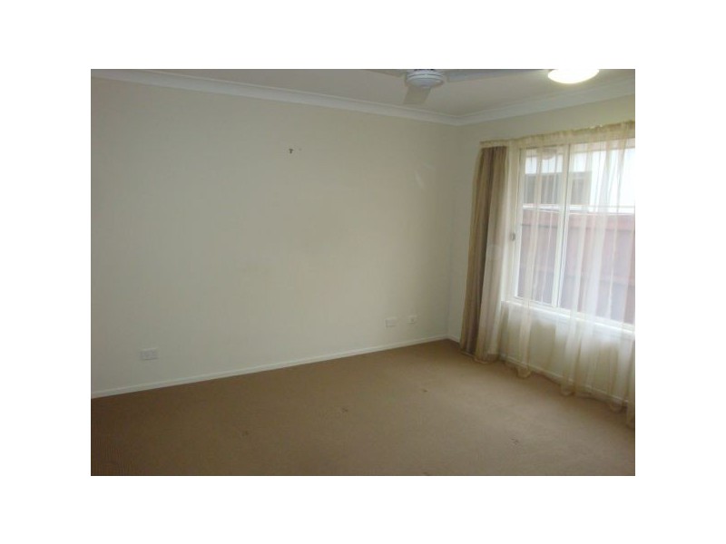 2A Whiteoak St, Sippy Downs QLD 4556