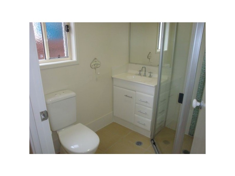 2A Whiteoak St, Sippy Downs QLD 4556