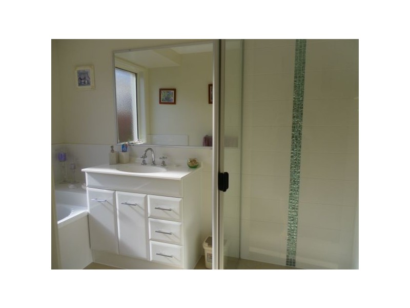 2A Whiteoak St, Sippy Downs QLD 4556