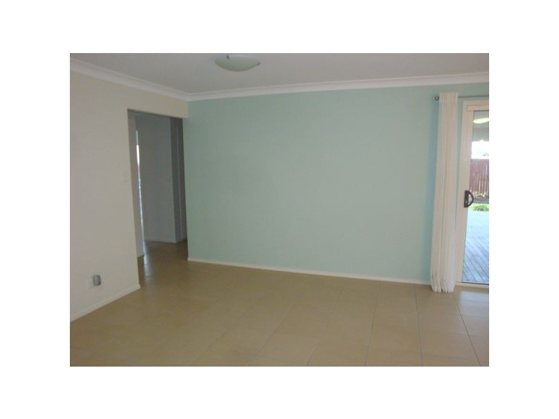 2A Whiteoak St, Sippy Downs QLD 4556