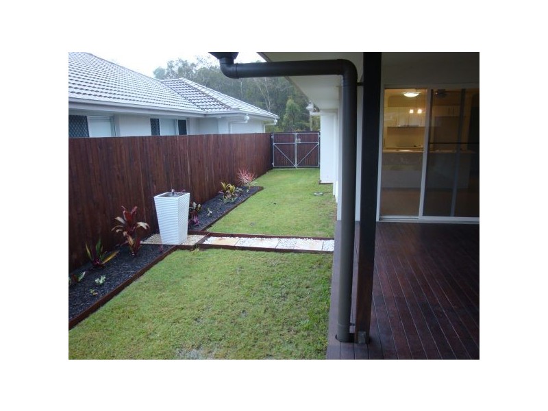 2A Whiteoak St, Sippy Downs QLD 4556