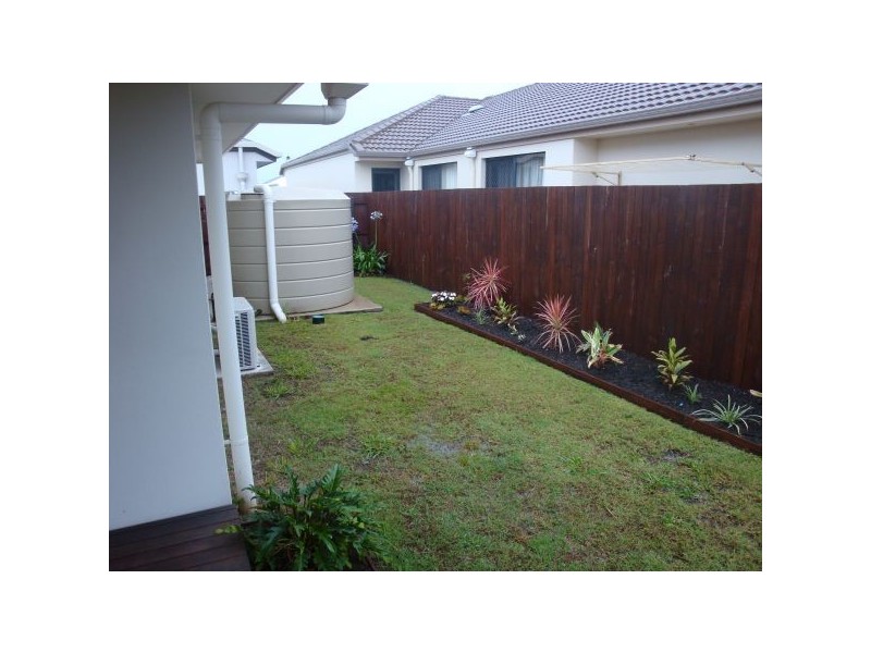 2A Whiteoak St, Sippy Downs QLD 4556