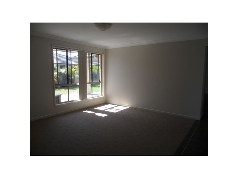 5 Burrows St, Sippy Downs QLD 4556