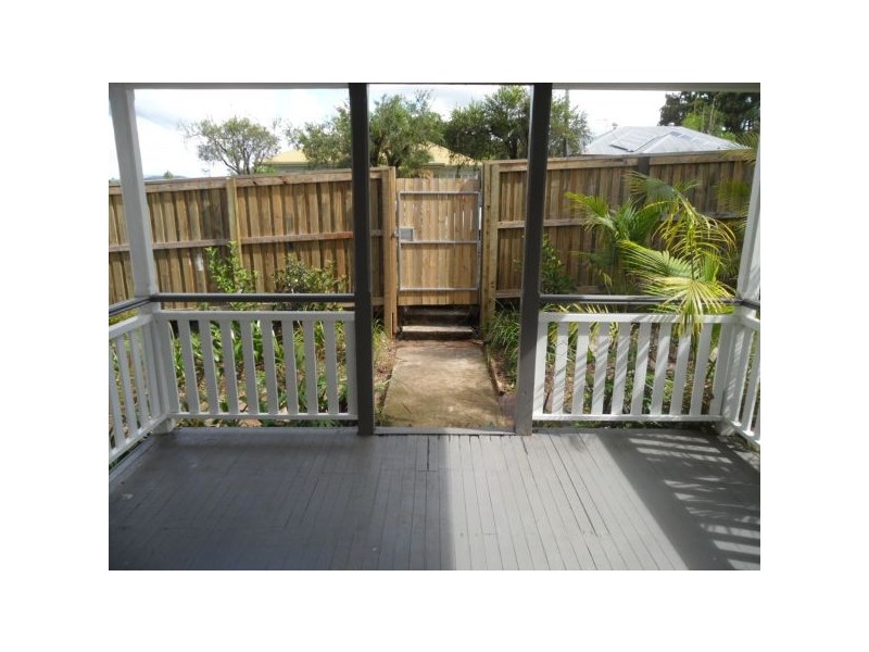 24 Hospital Rd, Nambour QLD 4560