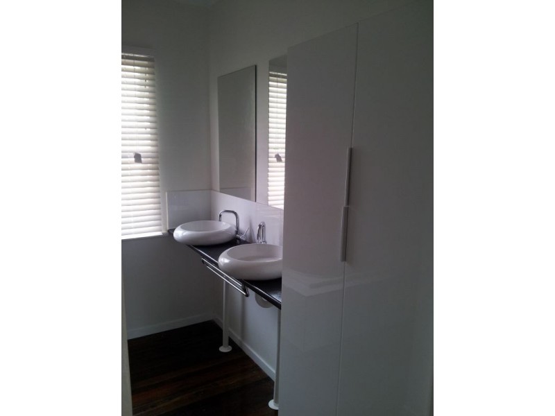 24 Hospital Rd, Nambour QLD 4560