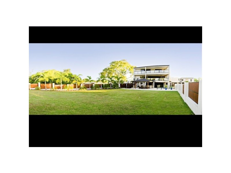 11 Pitt Street, Blacks Beach QLD 4740