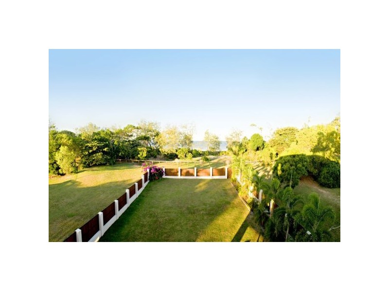 11 Pitt Street, Blacks Beach QLD 4740