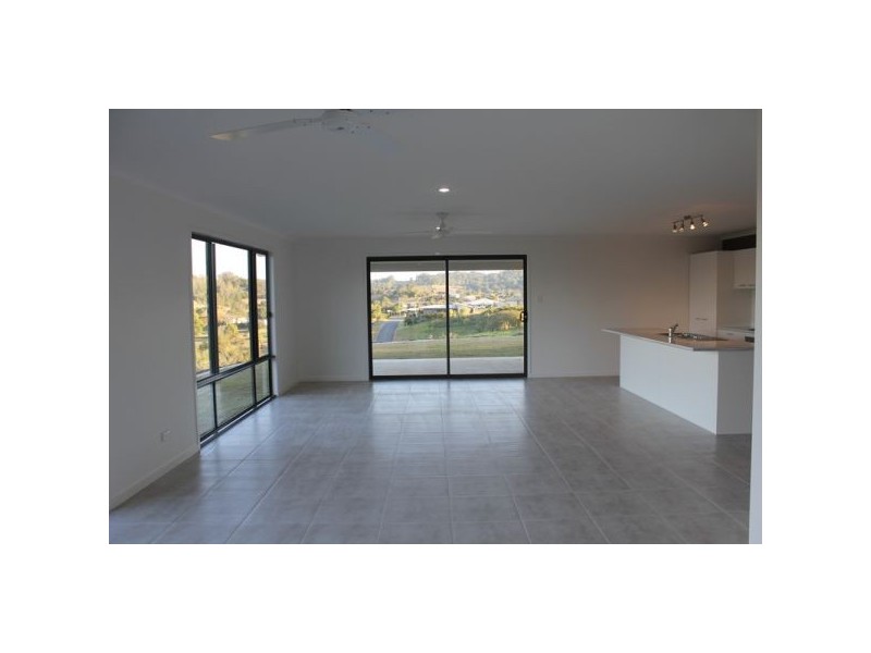 27 Patrick King Dve, Nambour QLD 4560