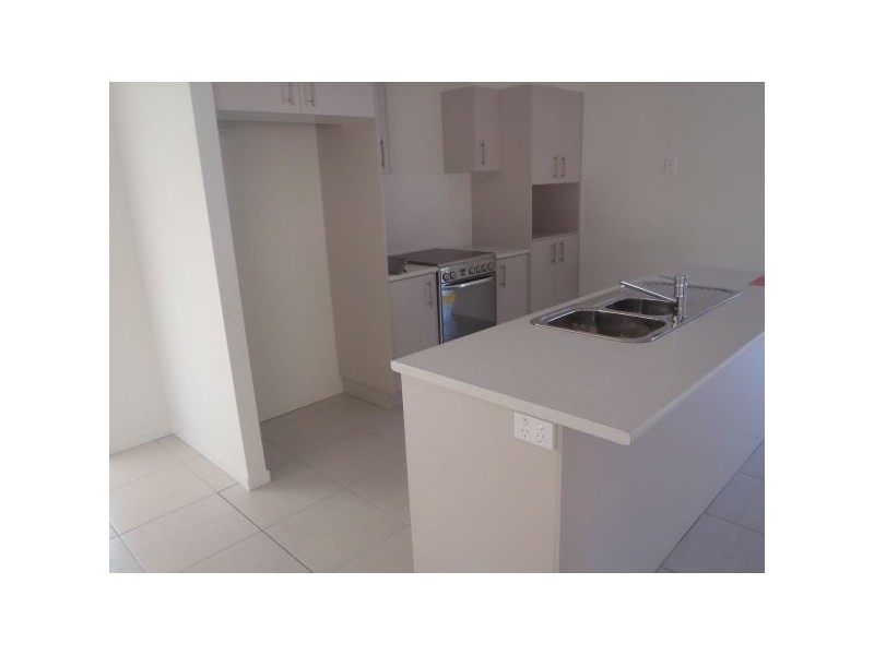 16 Elouera Close, Landsborough QLD 4550