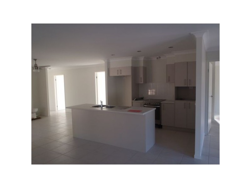 16 Elouera Close, Landsborough QLD 4550