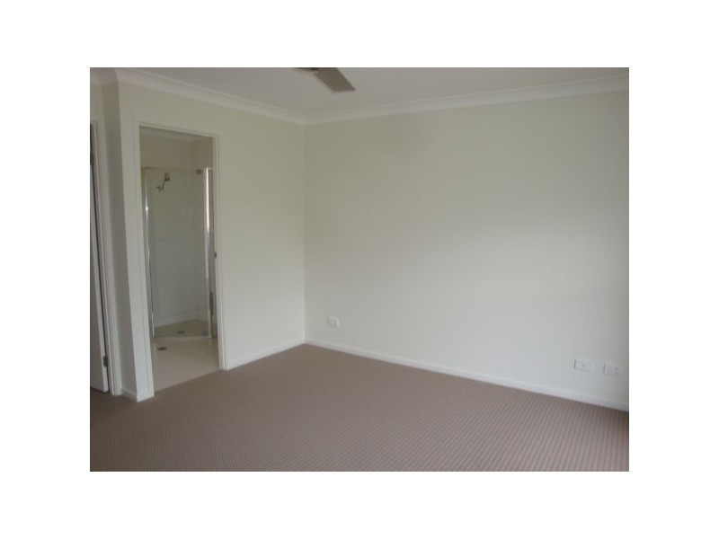 16 Elouera Close, Landsborough QLD 4550