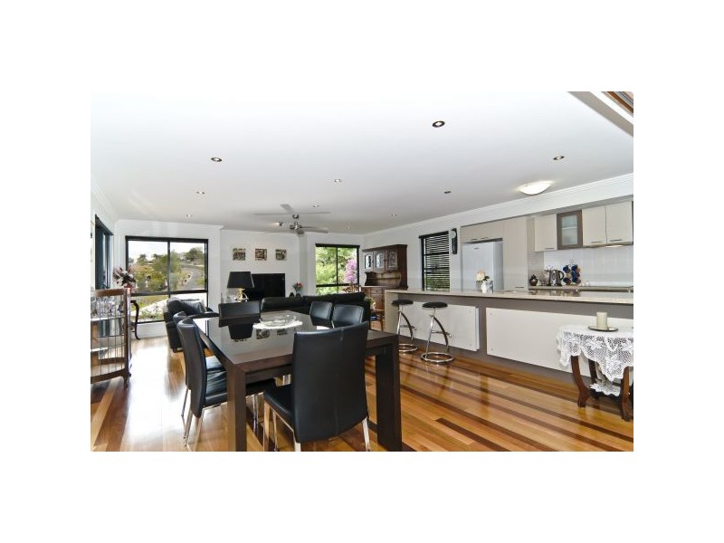 8 Shelly Crt, Nambour QLD 4560