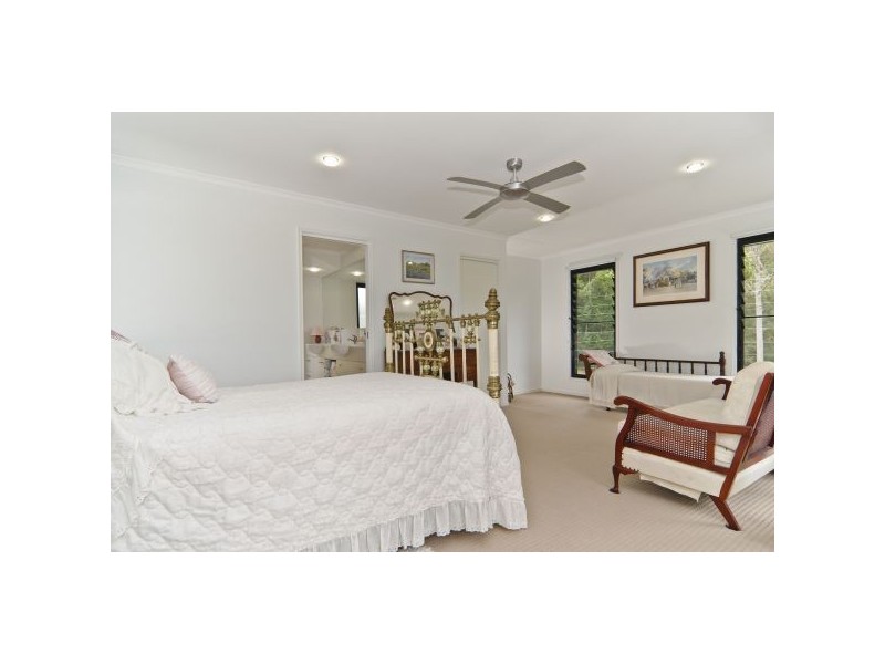 8 Shelly Crt, Nambour QLD 4560