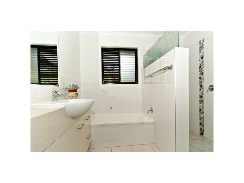 8 Shelly Crt, Nambour QLD 4560