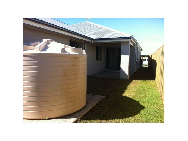 27 Scarborough Circuit, Blacks Beach QLD 4740