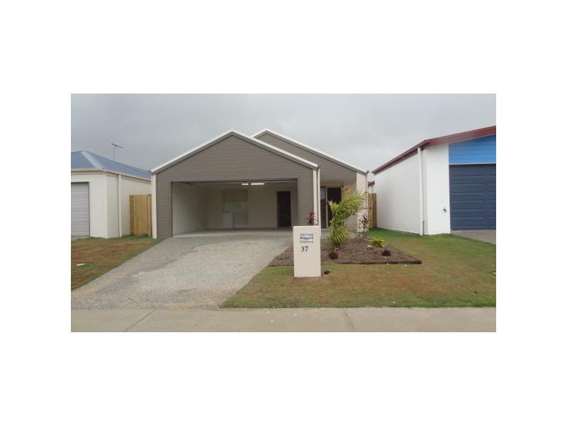 37 Scarborough Circuit, Blacks Beach QLD 4740