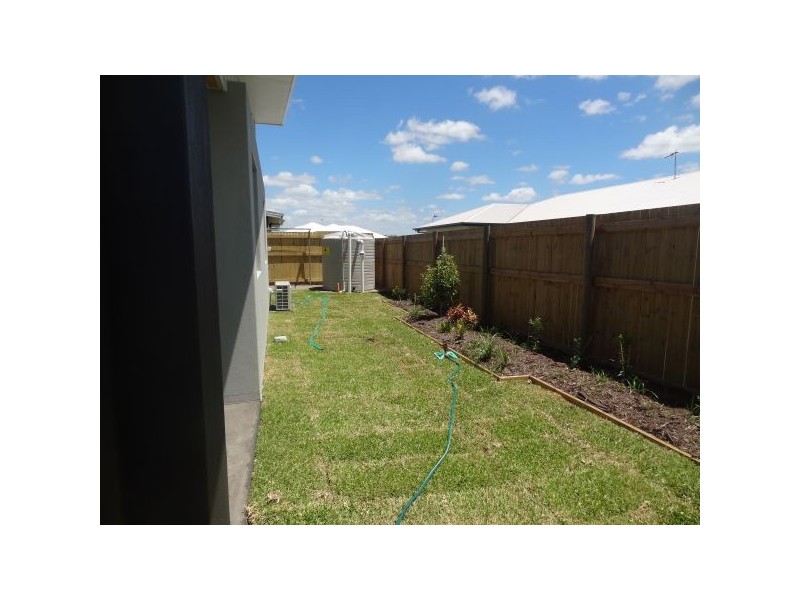 2/13 Oysterlee Street, Beaconsfield QLD 4740