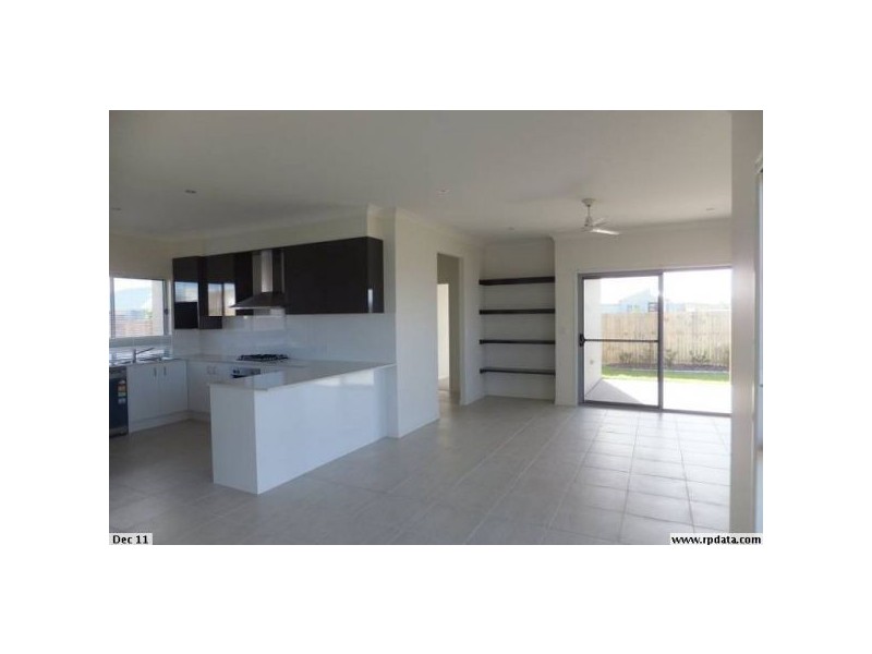 18 Blue Fin Circuit, Mountain Creek QLD 4557