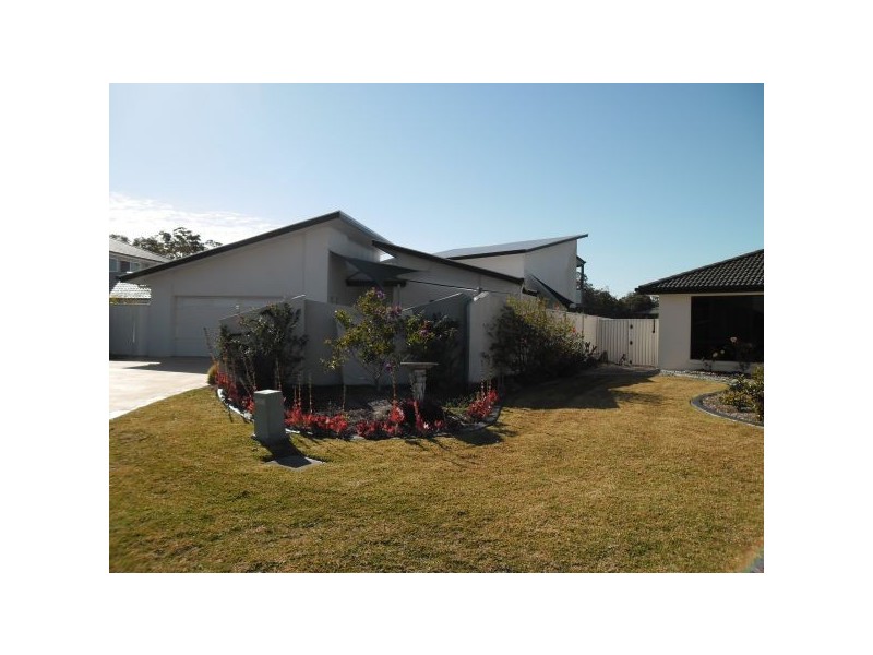 13 Courtenay Place, Sippy Downs QLD 4556