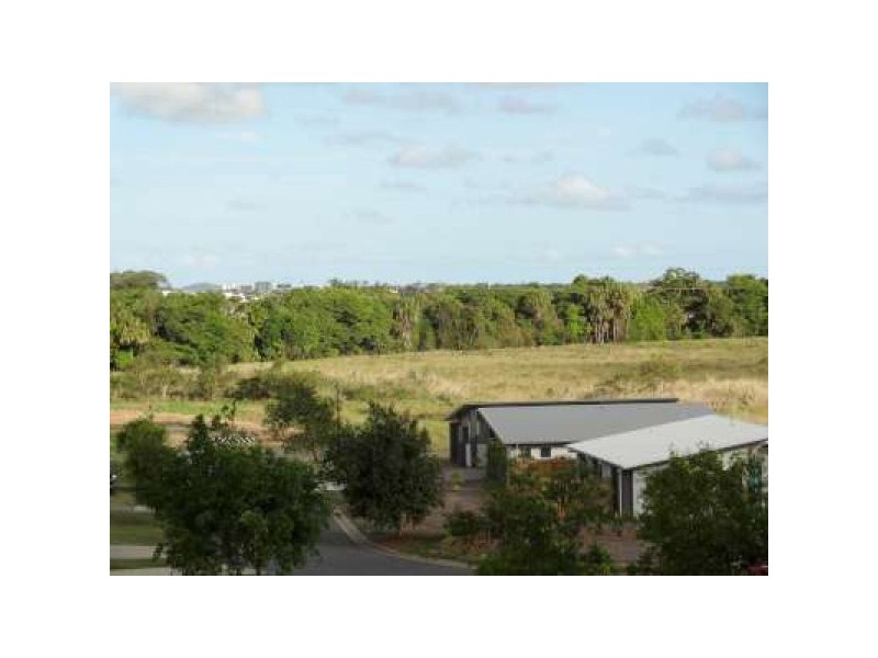 2/76 Cinnamon Drive, Glenella QLD 4740