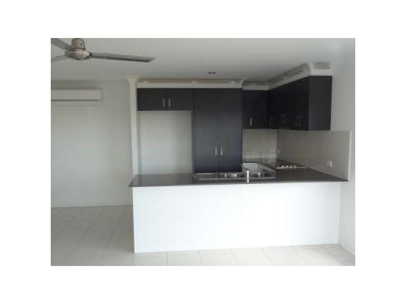 2/76 Cinnamon Drive, Glenella QLD 4740