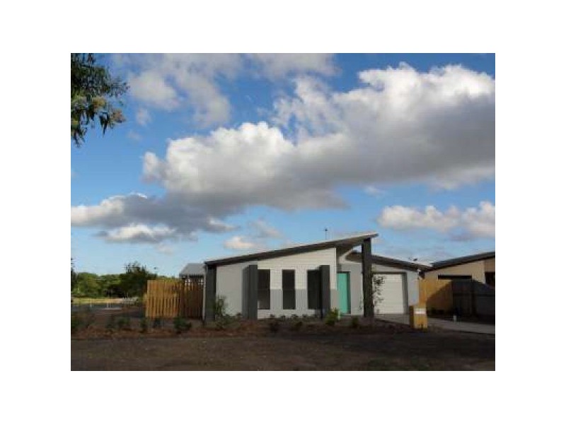 2/76 Cinnamon Drive, Glenella QLD 4740