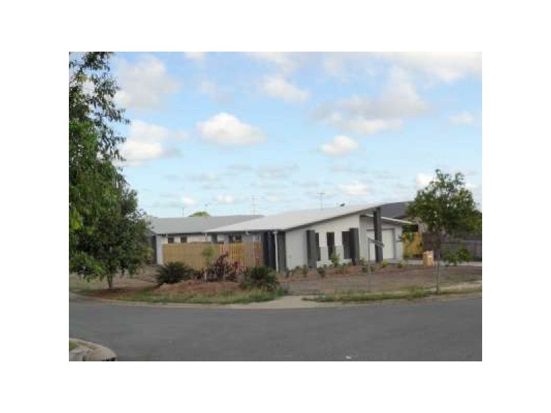2/76 Cinnamon Drive, Glenella QLD 4740