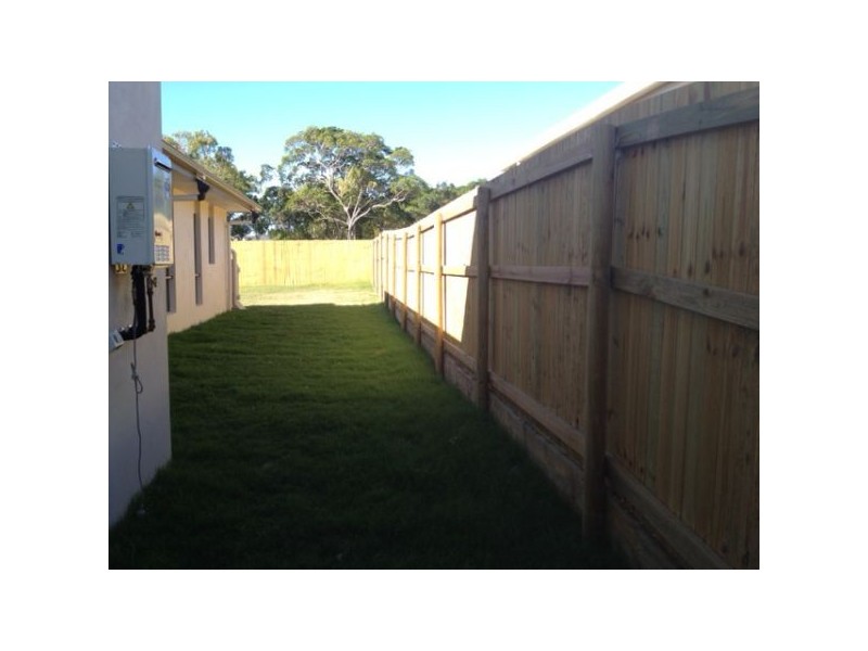 9 Flintwood Street, Rural View QLD 4740