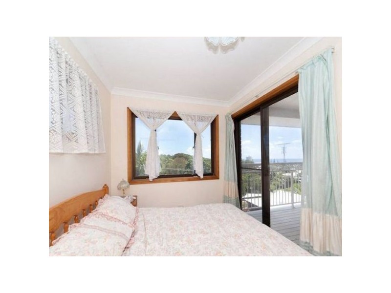 7 Yakola Pde, Alexandra Headland QLD 4572