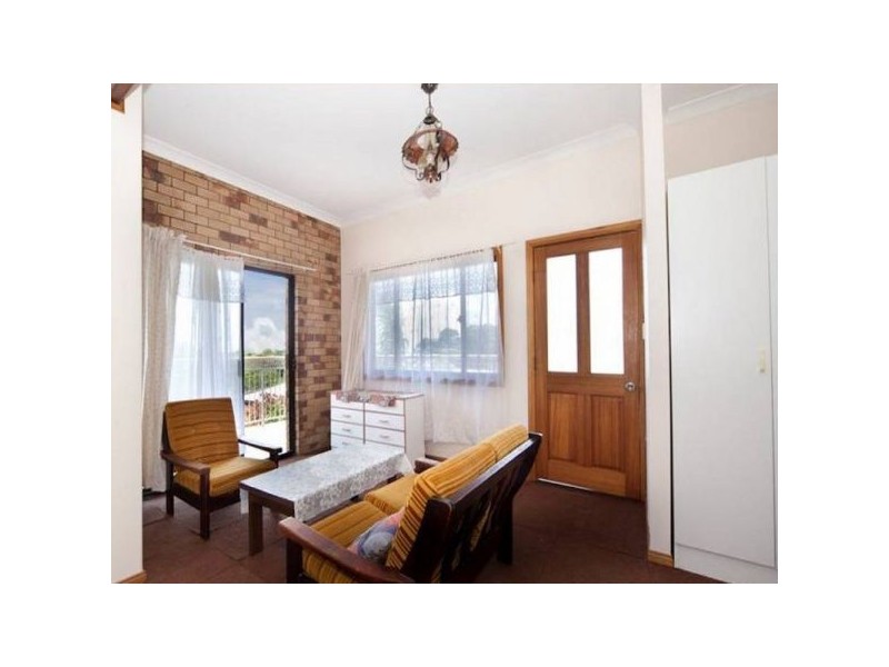 7 Yakola Pde, Alexandra Headland QLD 4572