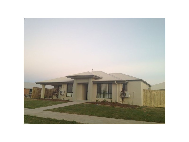 27 Henley Close, Blacks Beach QLD 4740