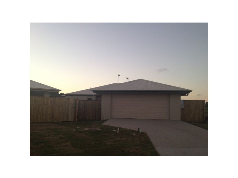 27 Henley Close, Blacks Beach QLD 4740