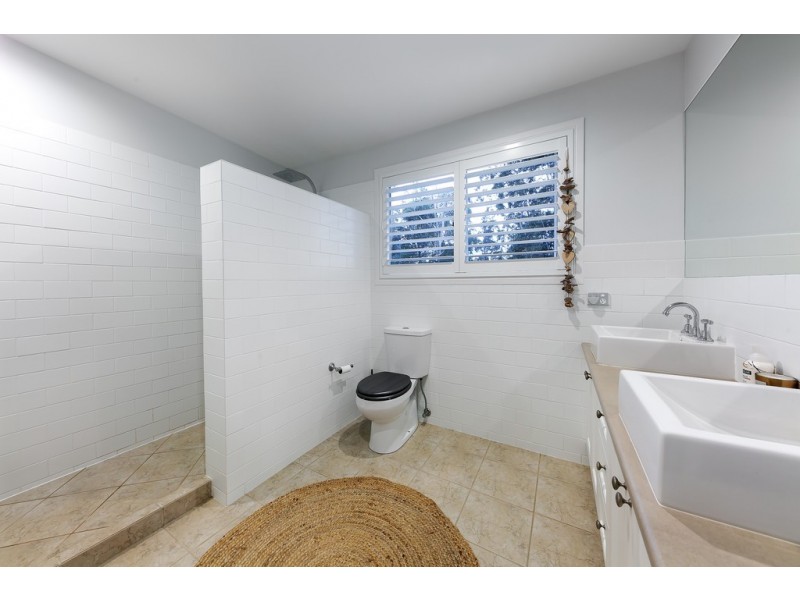 10 Forest Acres Drive, Lake Macdonald QLD 4563