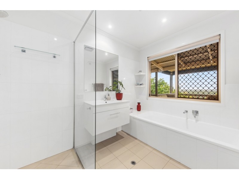 224 Ocean View Road, Cooroy QLD 4563