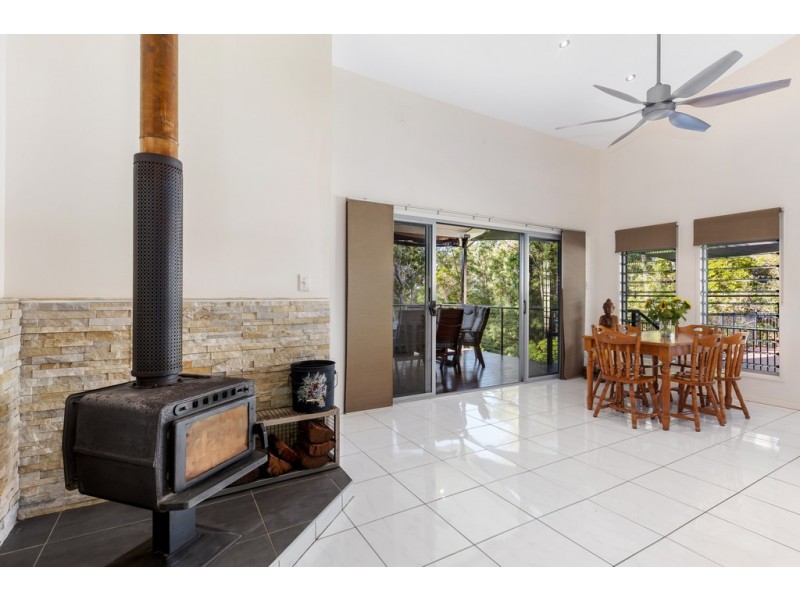 16 Forest Acres Drive, Lake Macdonald QLD 4563