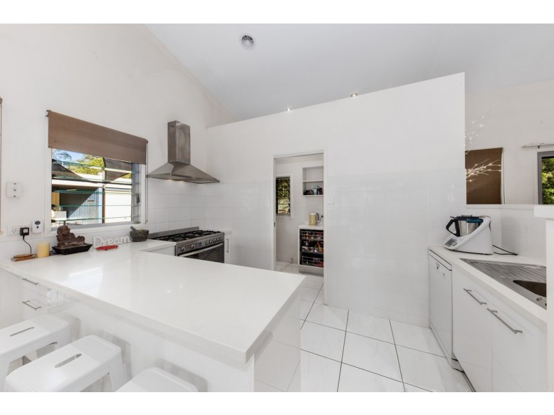 16 Forest Acres Drive, Lake Macdonald QLD 4563