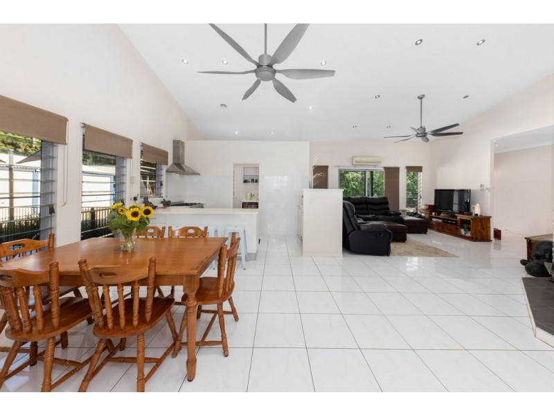 16 Forest Acres Drive, Lake Macdonald QLD 4563