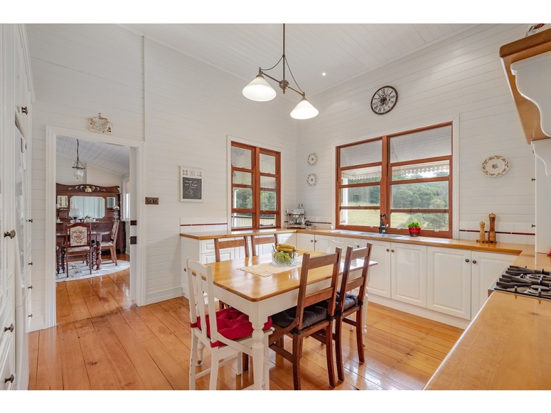 64 Leggetts Loop, Kin Kin QLD 4571