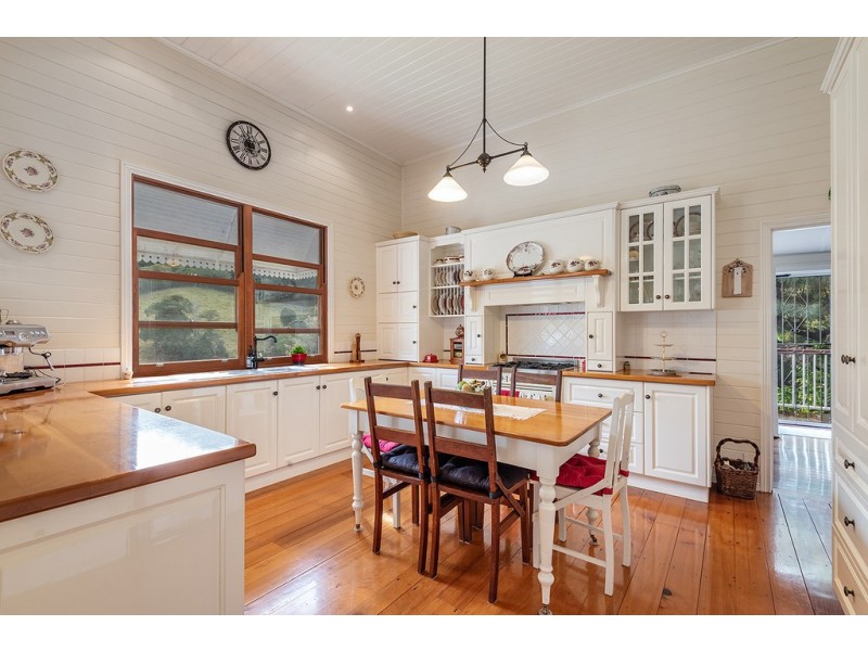 64 Leggetts Loop, Kin Kin QLD 4571