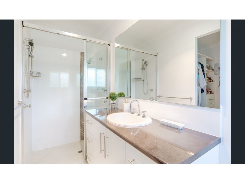 2/17 Olivine Lane, Cooroy QLD 4563