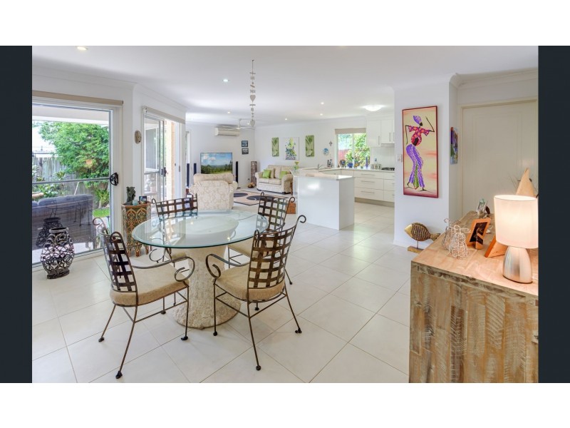 2/17 Olivine Lane, Cooroy QLD 4563