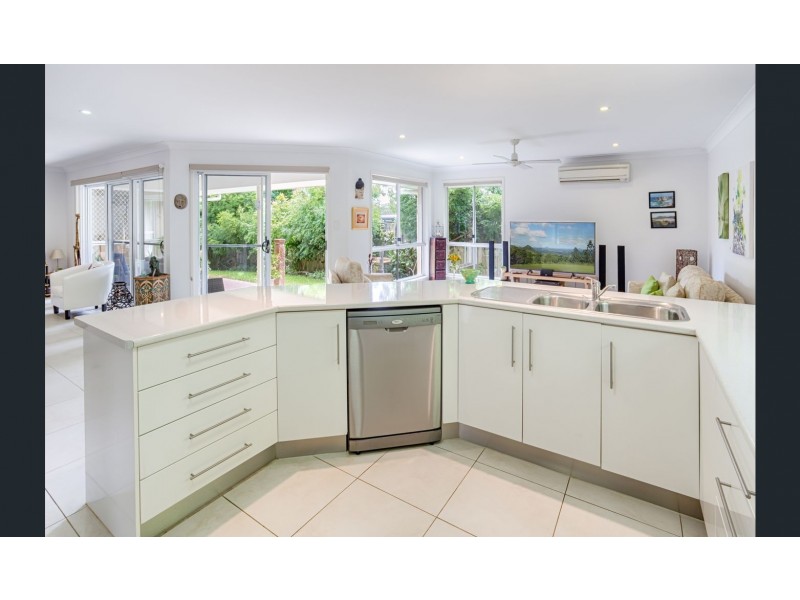 2/17 Olivine Lane, Cooroy QLD 4563