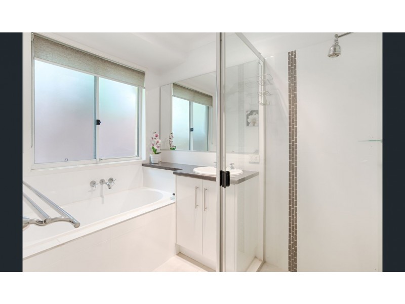 2/17 Olivine Lane, Cooroy QLD 4563