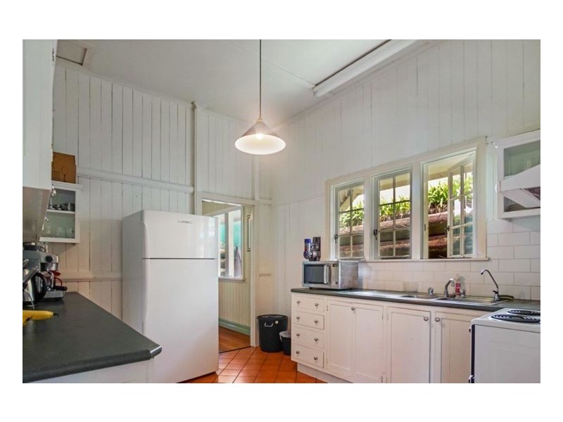 2 Myrtle Street, Maleny QLD 4552