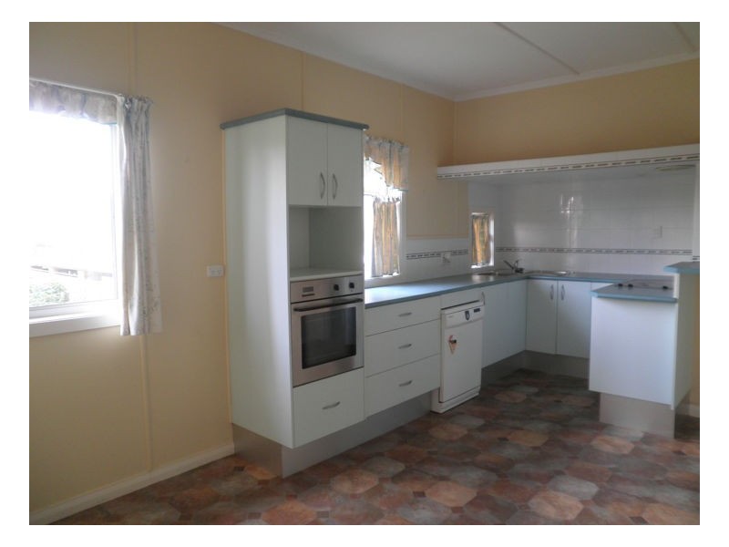31 Sommer Rd, Mapleton QLD 4560