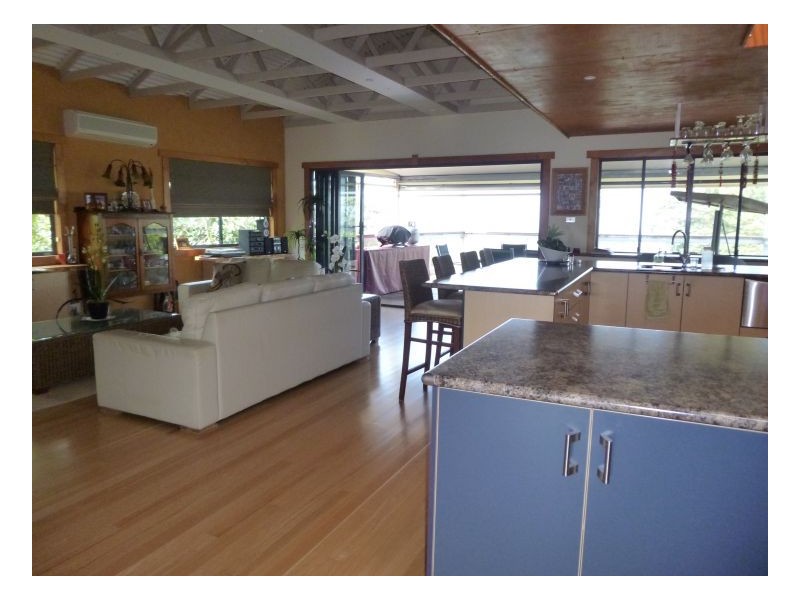 10 Post Office Road, Mapleton QLD 4560