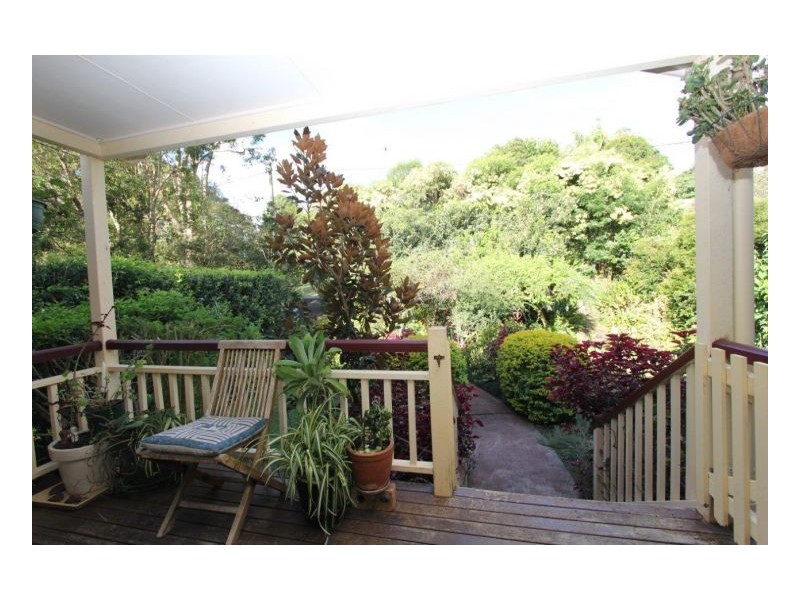 6 Ash Street, Maleny QLD 4552