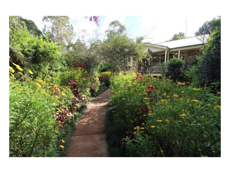 6 Ash Street, Maleny QLD 4552