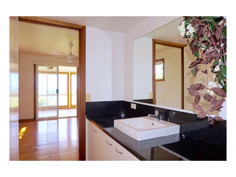 24 Lantana Lane, Mapleton QLD 4560